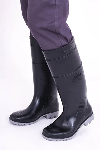Bota de goma negra